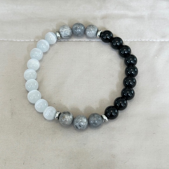 Source Unknown Jewelry - White Cats Eye, Black Onyx & Picasso Jasper stretchy beaded bracelet. 7-8mm